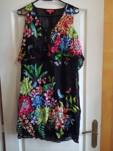 Robe courte noire - motif, floral